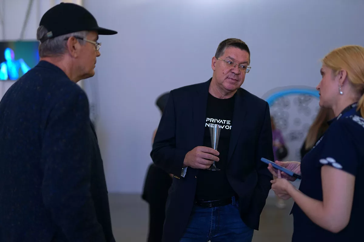 Frameless Exhibition At Ukrainian Fashion Week 16